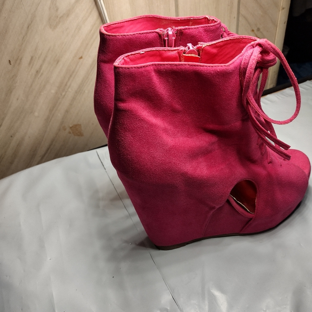 Glaze pink wedges size 6.5 women